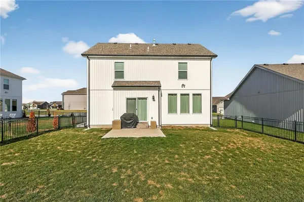 27303 E Sycamore ST, Lake Lotawana, MO 64086