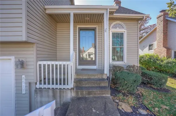 8517 W 109th TER, Overland Park, KS 66210