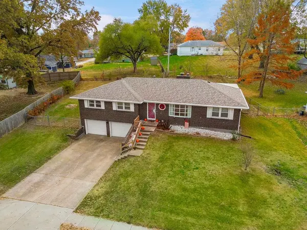1303 NE 77th ST, Gladstone, MO 64118