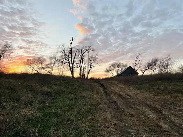 EE HWY, Richmond, MO 64085