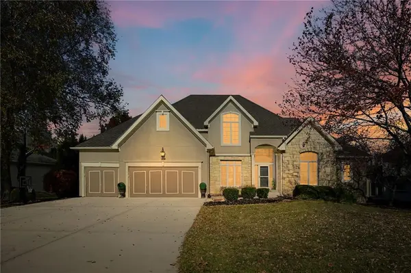 15457 Iron Horse CIR, Leawood, KS 66224