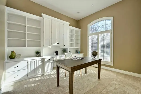 15457 Iron Horse CIR, Leawood, KS 66224