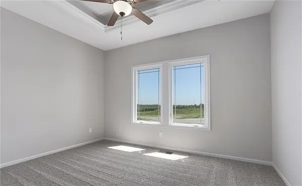 11436 N Auburndale CIR, Kansas City, MO 64157