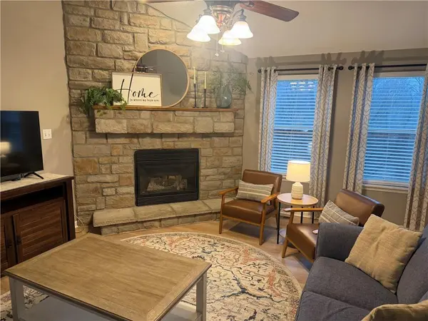 521 Hillbrook DR, Lansing, KS 66043