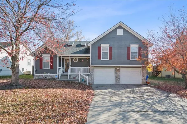 107 Rock Creek DR,  Grain Valley,  MO 64029