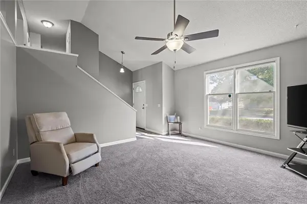 1184 S Delaware ST, Tonganoxie, KS 66086