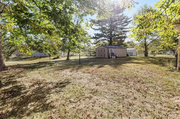 8921 N Charlotte ST, Kansas City, MO 64155