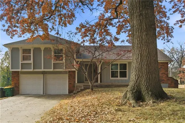 9317 W 82nd ST, Overland Park, KS 66204