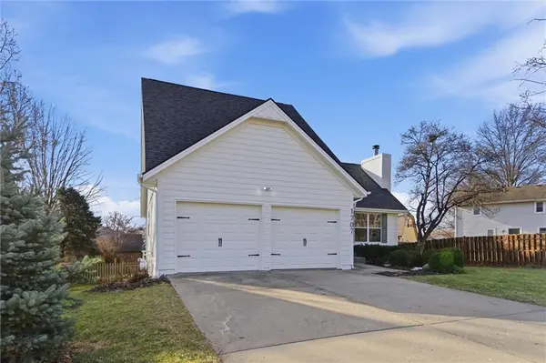 1707 NE Duchess DR, Lee's Summit, MO 64086