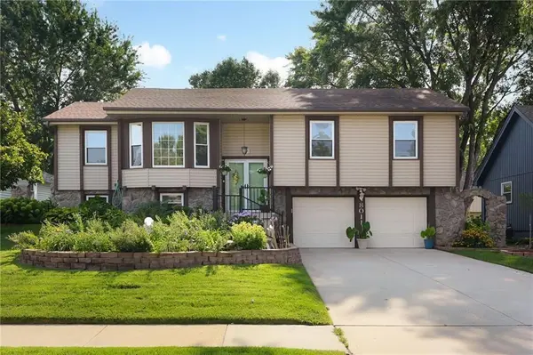 8011 Gillette ST, Lenexa, KS 66215