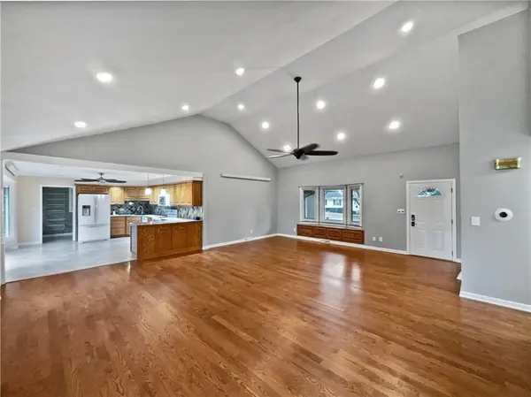 2200 Meadowlark DR, Harrisonville, MO 64701