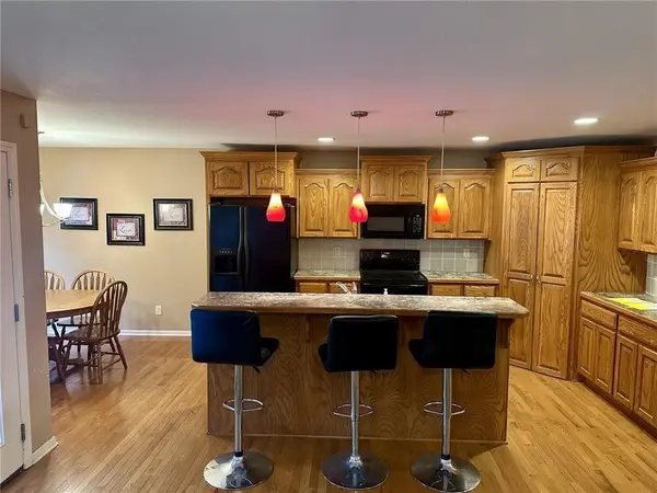 710 Hidden Meadows CT, Paola, KS 66071