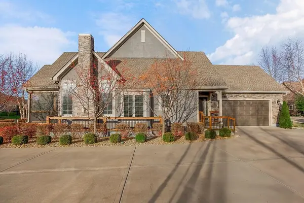 14745 Meadow LN, Leawood, KS 66224