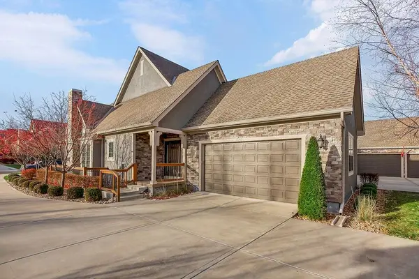 14745 Meadow LN, Leawood, KS 66224