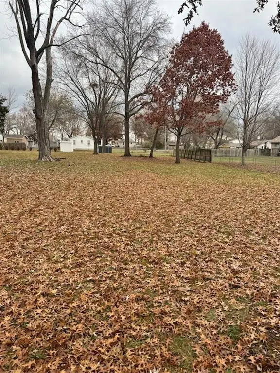 104 NE Orchard ST, Lee's Summit, MO 64063
