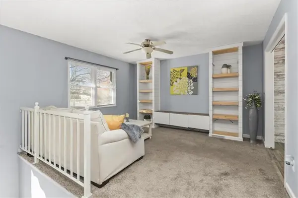 305 Concord CIR, Grain Valley, MO 64029