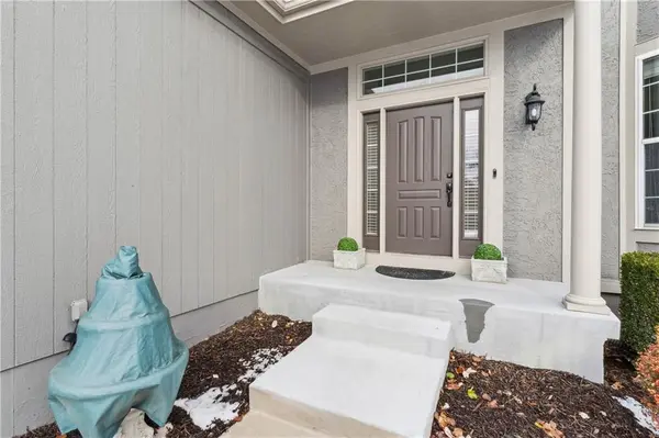 7702 W 145th TER, Overland Park, KS 66223