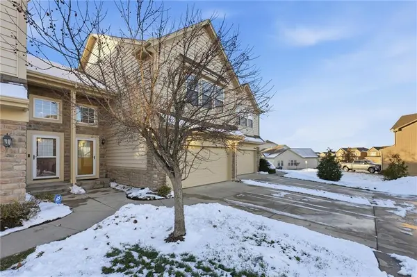 8896 Findley ST, Lenexa, KS 66227