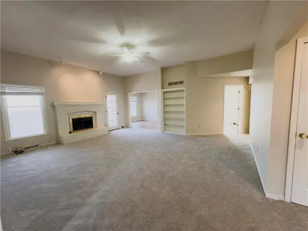 11051 W 97th CIR, Overland Park, KS 66214
