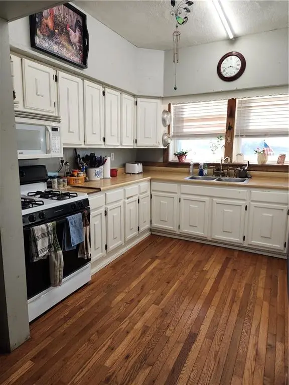 12279 S Docking ST, Burlingame, KS 66413
