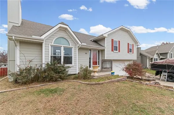 828 Black Oak DR, Liberty, MO 64068