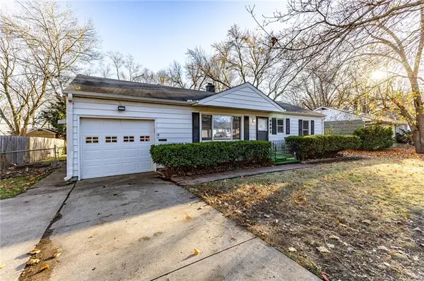 9005 E 74th ST, Raytown, MO 64133