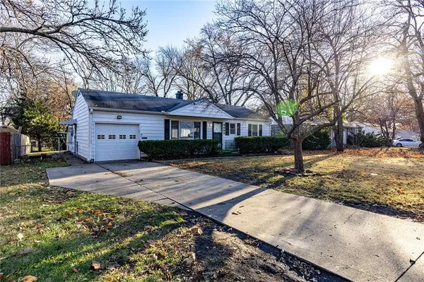 9005 E 74th ST, Raytown, MO 64133