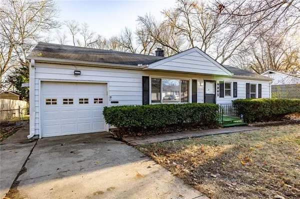 9005 E 74th ST, Raytown, MO 64133