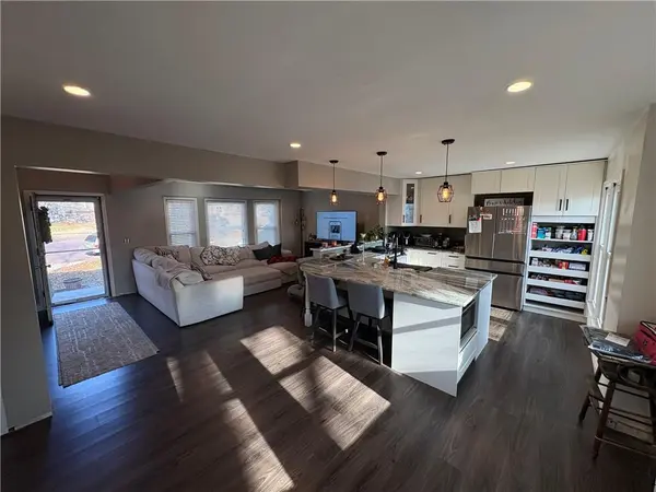 9111 W 101st TER, Overland Park, KS 66212