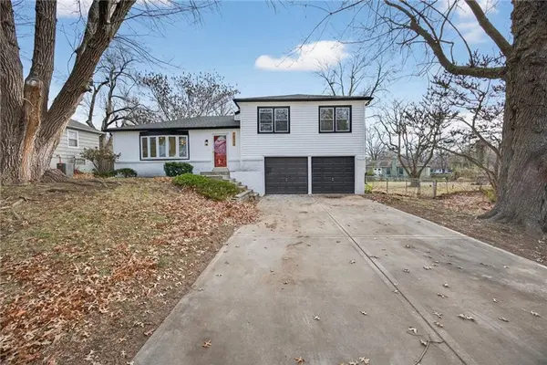 10223 Dearborn DR, Overland Park, KS 66207