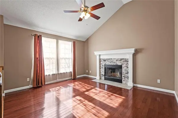 8804 NE 73rd TER, Kansas City, MO 64158