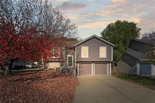 8804 NE 73rd TER, Kansas City, MO 64158