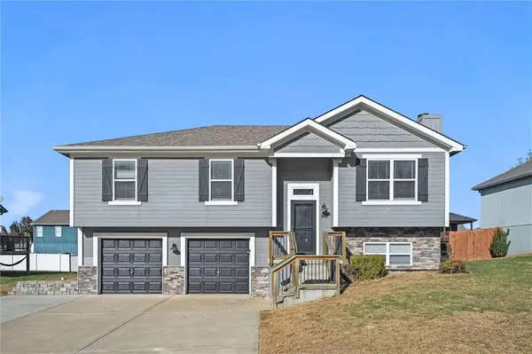 1006 Buttercup ST, Smithville, MO 64089