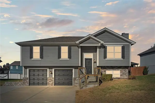 1006 Buttercup ST, Smithville, MO 64089