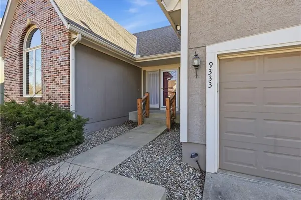 9333 W 125th ST, Overland Park, KS 66213