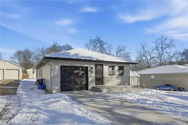208 E 80th TER, Kansas City, MO 64114