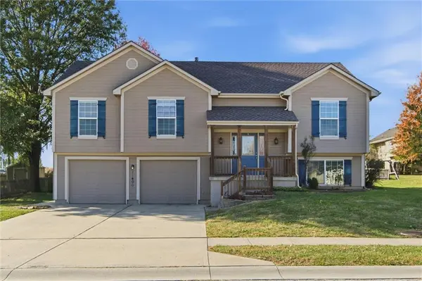 21406 Red Oak LN, Peculiar, MO 64078