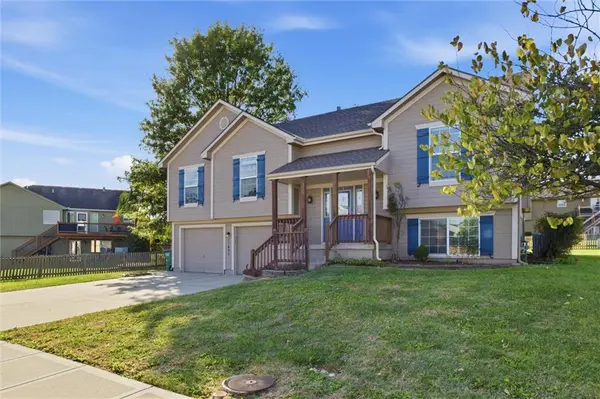 21406 Red Oak LN, Peculiar, MO 64078