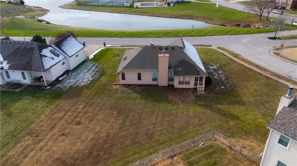 105 N Lakeshore DR, Raymore, MO 64083