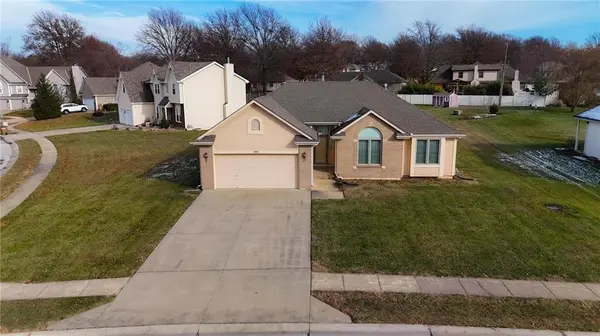 105 N Lakeshore DR,  Raymore,  MO 64083