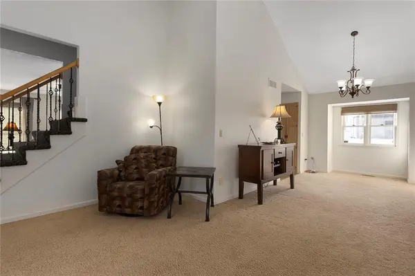 9614 NE CHERRY CT, Kansas City, MO 64155