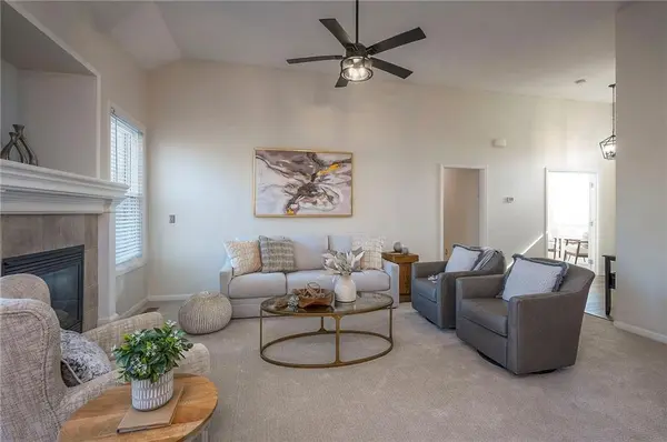 21950 W 119th TER, Olathe, KS 66061