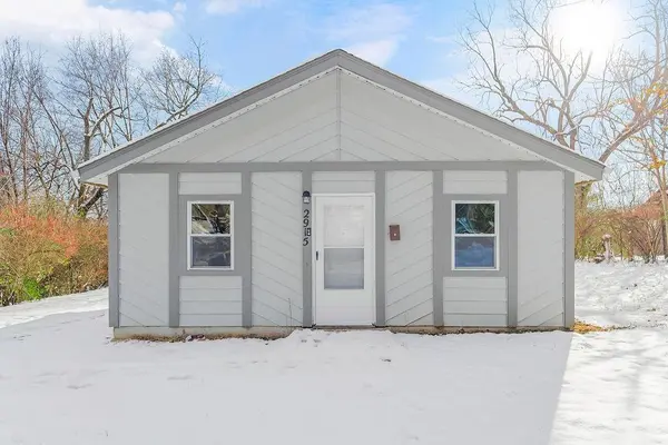 2915 E 77th TER, Kansas City, MO 64132