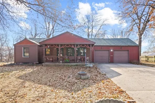 10005 E 69th TER, Raytown, MO 64133