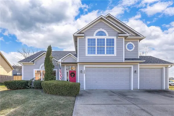 385 W Sunset ST, Gardner, KS 66030