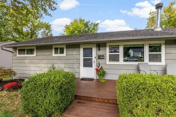 7828 Ash ST, Prairie Village, KS 66208