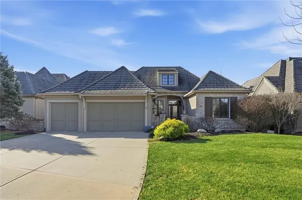 13916 Nicklaus DR, Overland Park, KS 66223