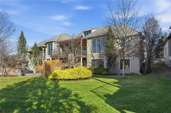 13916 Nicklaus DR, Overland Park, KS 66223
