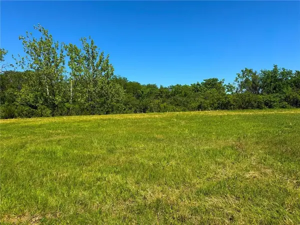 800 SE Stanley RD, Tecumseh, KS 66542