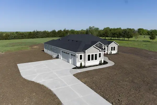 17965 235th ST, Tonganoxie, KS 66086